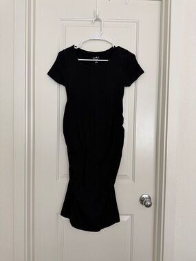 Isabel Maternity by Ingrid & Isabel Black Short-Sleeve Midi Dress